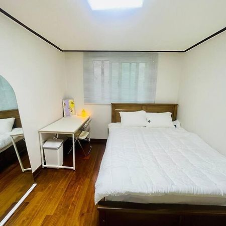 The Biggest Three Bedroom In Hongdae, Sinchon, Yonsei سيول المظهر الخارجي الصورة