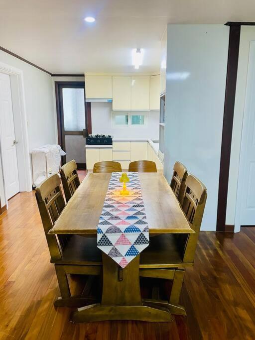 The Biggest Three Bedroom In Hongdae, Sinchon, Yonsei سيول المظهر الخارجي الصورة