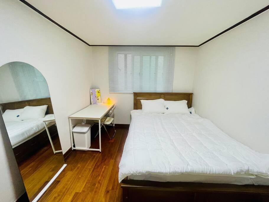 The Biggest Three Bedroom In Hongdae, Sinchon, Yonsei سيول المظهر الخارجي الصورة