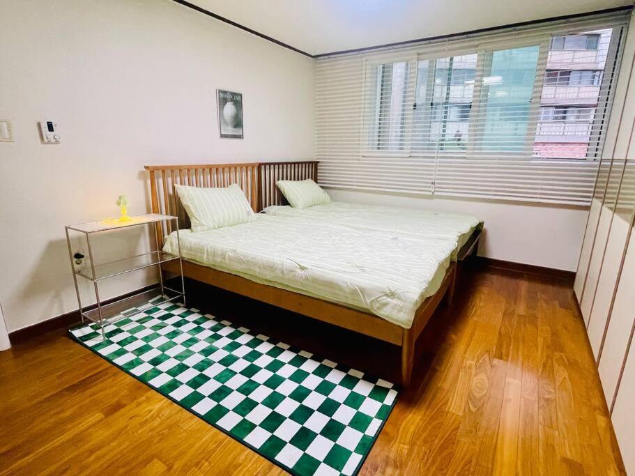 The Biggest Three Bedroom In Hongdae, Sinchon, Yonsei سيول المظهر الخارجي الصورة