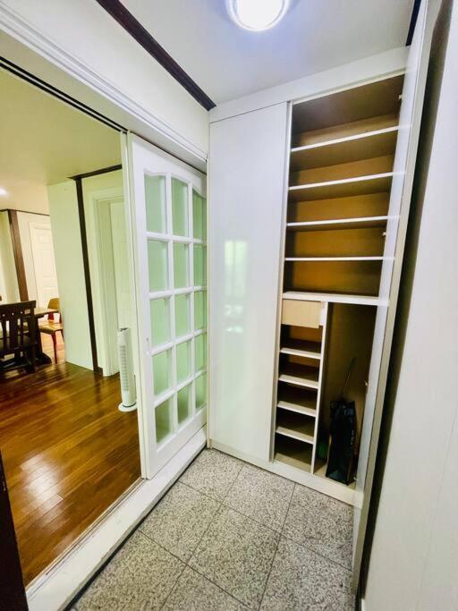 The Biggest Three Bedroom In Hongdae, Sinchon, Yonsei سيول المظهر الخارجي الصورة