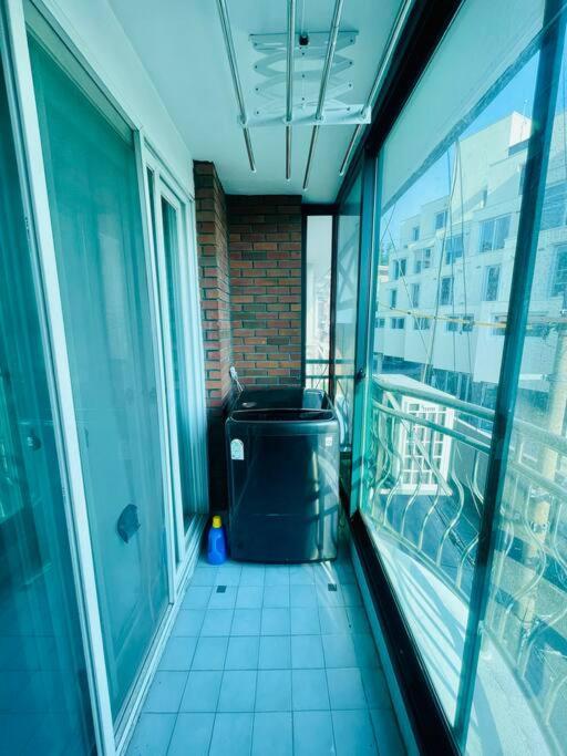 The Biggest Three Bedroom In Hongdae, Sinchon, Yonsei سيول المظهر الخارجي الصورة