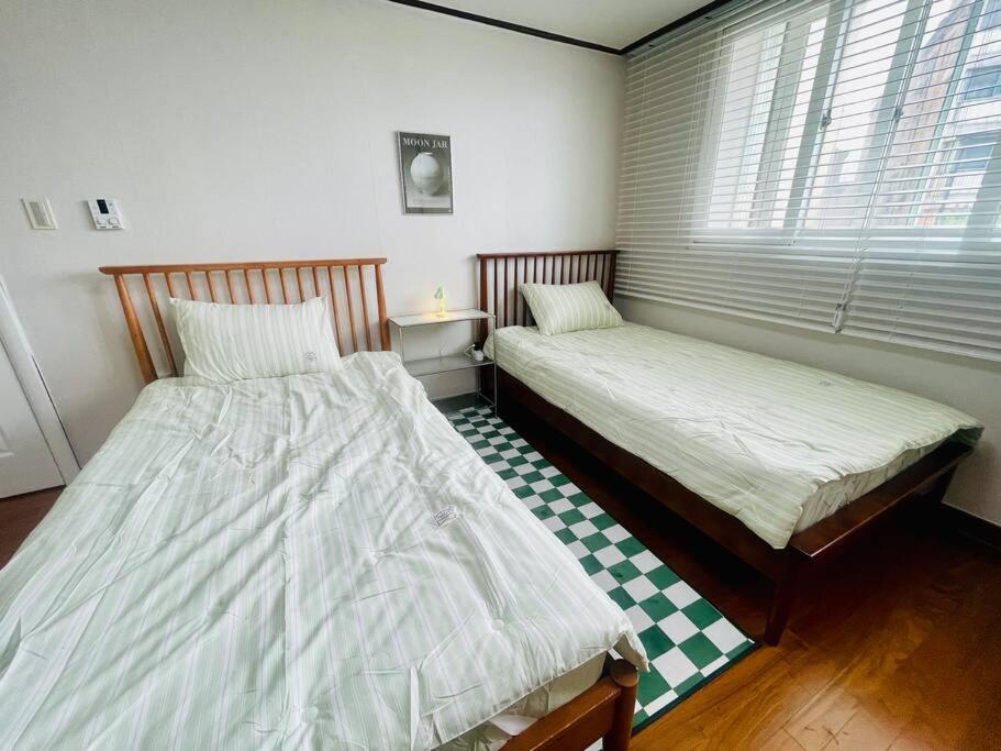 The Biggest Three Bedroom In Hongdae, Sinchon, Yonsei سيول المظهر الخارجي الصورة